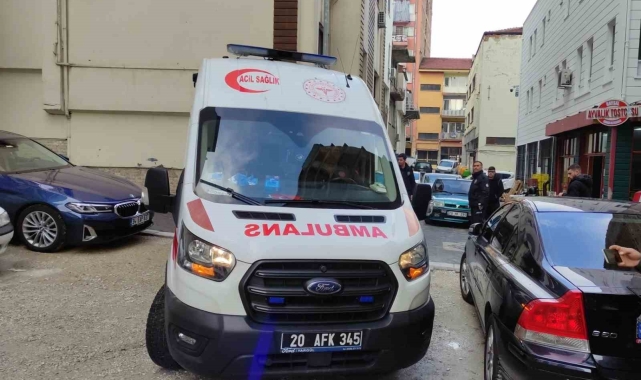 Tartıştığı erkek arkadaşını bıçakla yaraladı