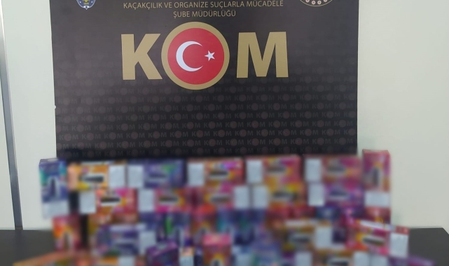 Taşıdığı koliden kaçak sigara çıktı