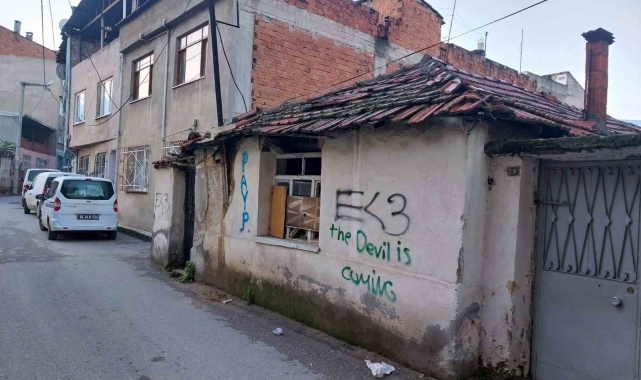 Tehlike arz eden metruk binalar yıkılıyor