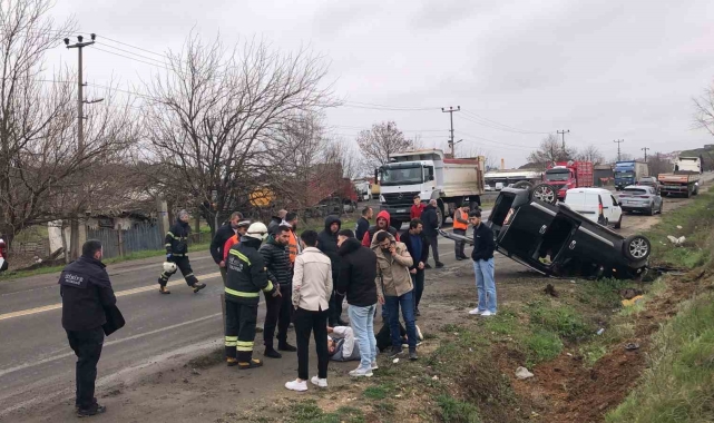 Tekirdağ'da virajda kayan araç takla attı: 2 yaralı
