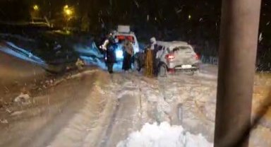 Tekman'da yolda kalan araçlar ekipler tarafından kurtarıldı