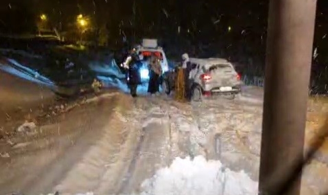 Tekman'da yolda kalan araçlar ekipler tarafından kurtarıldı
