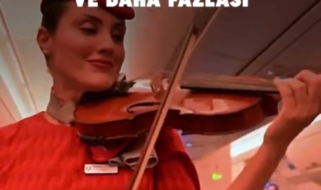 THY'nin Sidney uçuşunda kabin memurları yolculara mini konser verdi