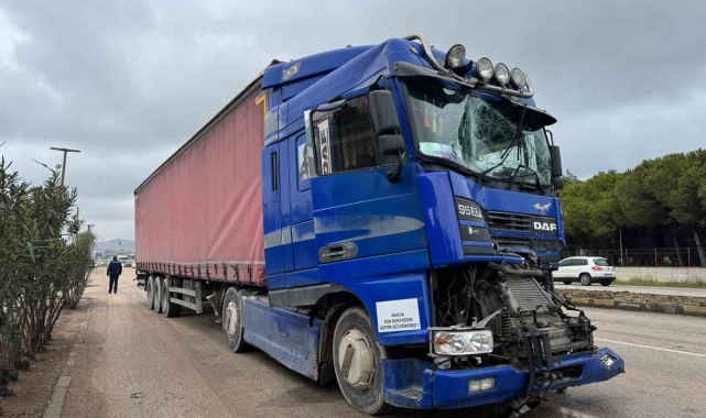Tır, kamyona arkadaş çarptı: 1 yaralı