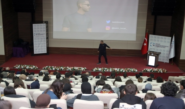 TOGÜ'de Metaverse ve Yapay Zeka Konferansı düzenlendi