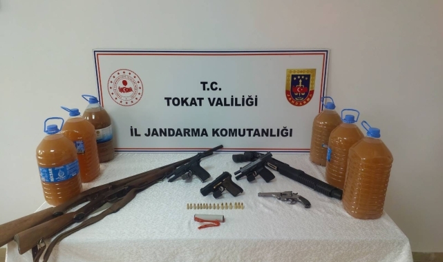 Tokat merkezli silah kaçakçılığı ve sahte alkol operasyonunda 12 kişi yakalandı