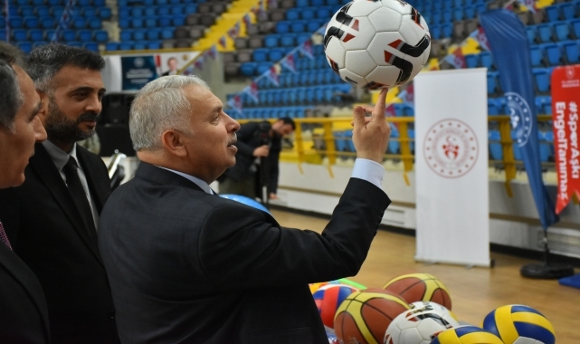 Trabzon'da 12 özel eğitim kurumuna spor malzemesi dağıtıldı