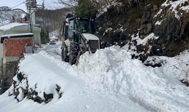Trabzon'da kar nedeniyle kapanan mahalle yolları açılıyor
