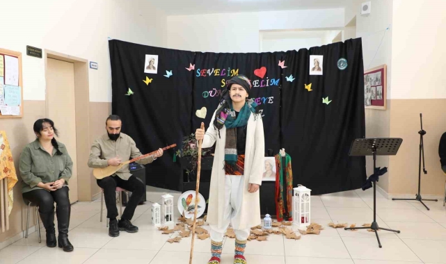 Tunceli'de 'Yunus Emre' ilmek ilmek anlatıldı