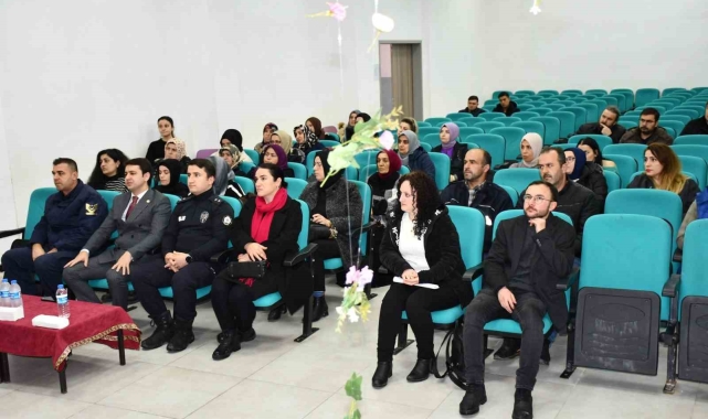 Türkeli'de "En İyi Narkotik Polisi Anne" semineri