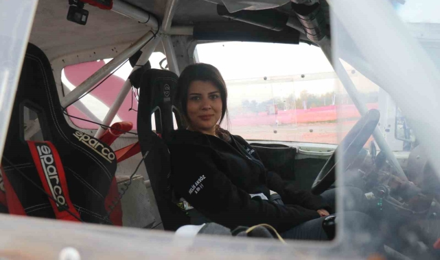 Türkiye'nin ilk ve tek kadın X-Trial pilotu, off-road pistlerinde tozu dumana katıyor