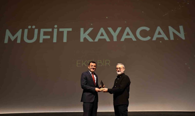 Ünlü sanatçı Kayacan'dan Başkan Çavuşoğlu'na övgü
