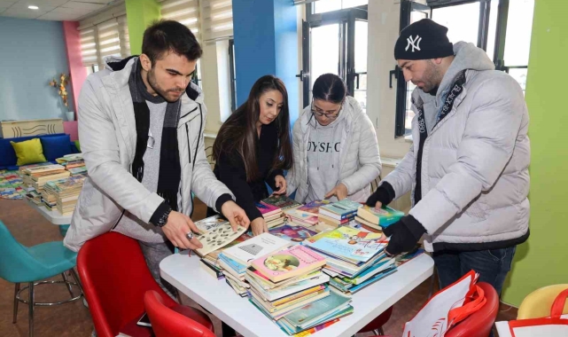 Uşak Üniversitesinden 1 ayda 1000 kitap