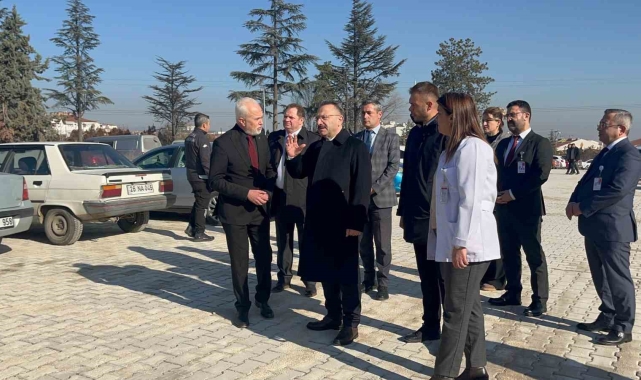 Vali Aksoy Yunus Emre Devlet Hastanesi'nin yeni otoparkını inceledi