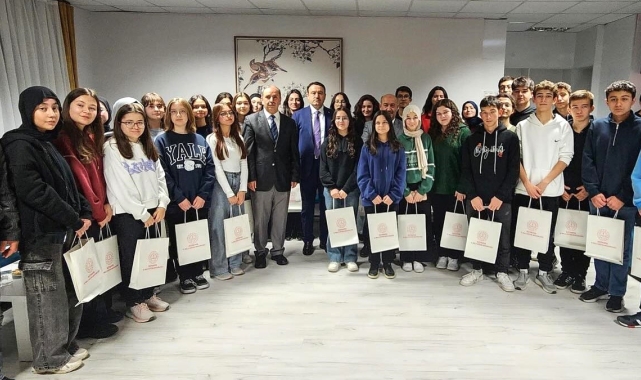 Vali Musa Işın öğrencilerle buluştu, eğitimin ve insan haklarının önemi vurgulandı