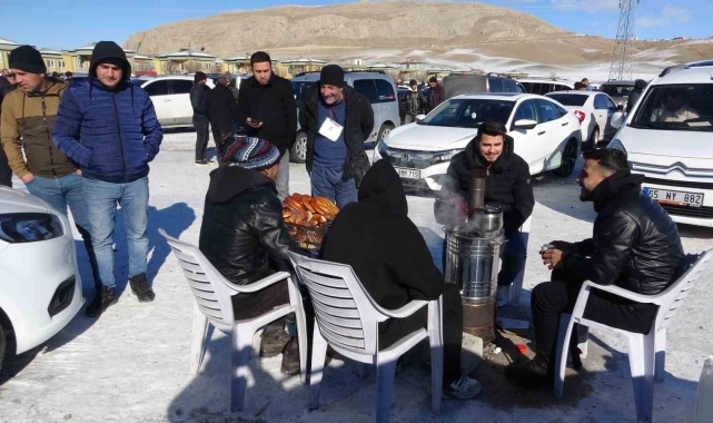 Van'da yüksek model araçlar cep yakıyor, düşük modellere ilgi yok