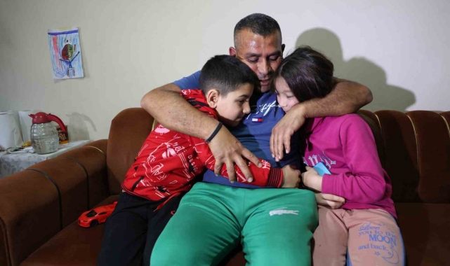 Vefakar babanın görüntüleri Türkiye'nin içini ısıttı: "Zor; ama başka şansım yok"