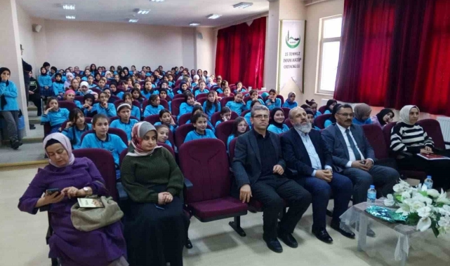 Vefatının 88&#039;inci yıl dönümünde milli şair Mehmet Akif Ersoy Bayburt&#039;ta anıldı