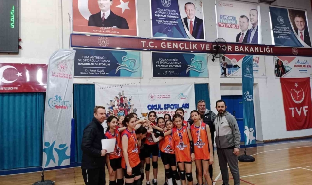 Voleybol küçüklerde şampiyonlar belli oldu