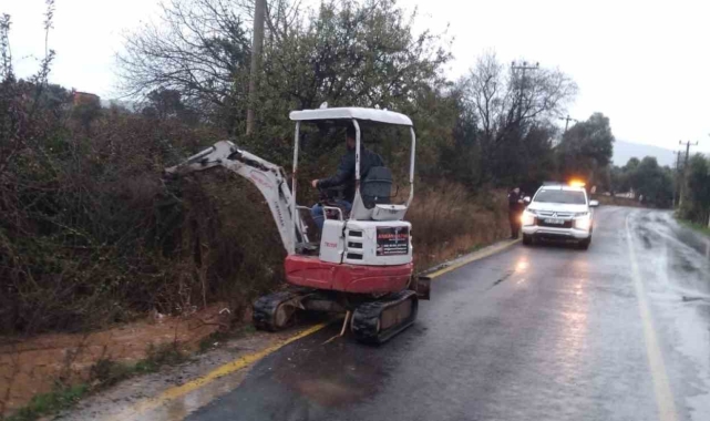 Yağmur nöbetindeki ekiplerden anlık müdahaleler