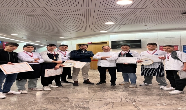 Yeniçağa&#039;da aşçılık öğrencileri gastronomi festivalinden madalyayla döndü