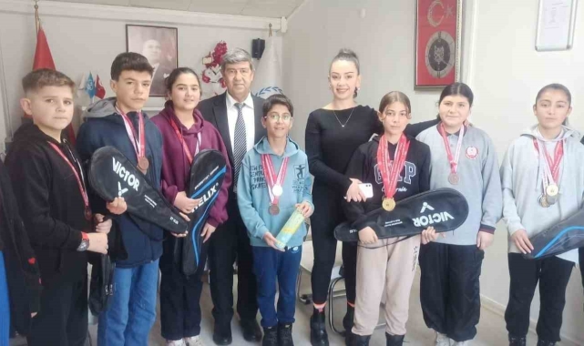 Yılmaz badmintoncuları sevindirdi