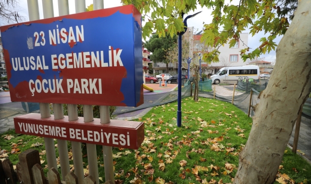Yunusemre ile Muradiye'de parklar yeşillendi