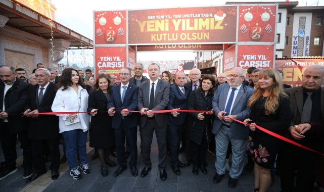 Yunusemre'de Yeni Yıl Çarşısı açıldı
