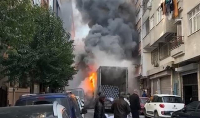 Zeytinburnu'nda kamyonet alev topuna döndü: O anlar kamerada