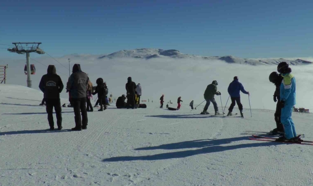 Ziyaretçilerden Erciyes'e yoğun ilgi