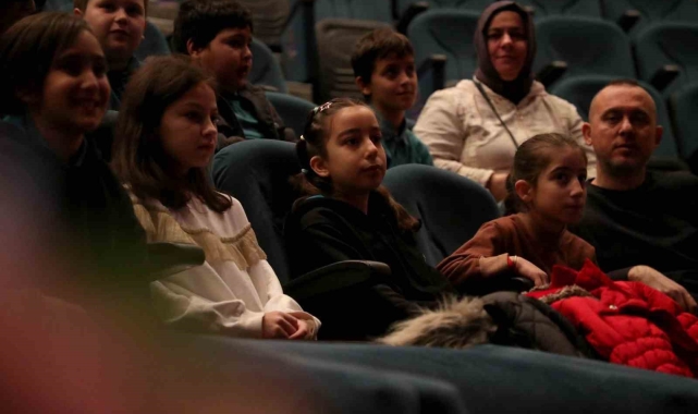 2025'in ilk sahnesi çocukların kahkahalarıyla geçti