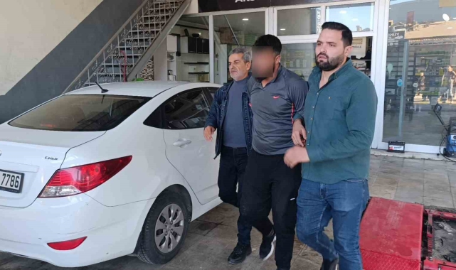 24 yıl kesinleşmiş hapis cezasıyla aranan firari polisten kaçarken kaza yapınca yakalandı