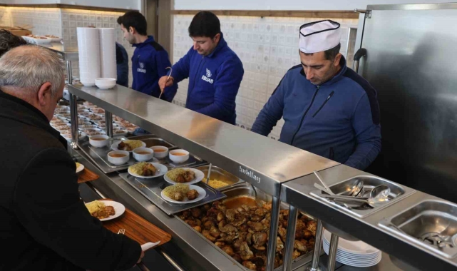 4 çeşit yemeğin 50 lira olduğu 'Şehir Lokantasına' vatandaşlardan tam not