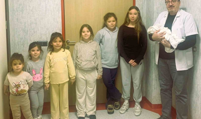 40 yaşında 9'uncu bebeğini dünyaya getirdi