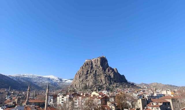 Afyonkarahisar yılın ilk gününe güneşli ve açık bir hava ile başladı