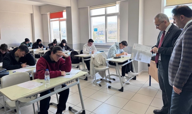 Akçakoca'da 8. ve 12. sınıf öğrencilerine kazanım kavrama sınavı