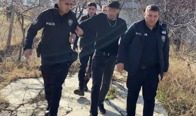 Aksaray'da nefes kesen polis-şüpheli kovalamacası kamerada