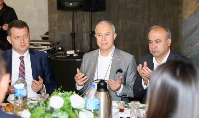 Alanya Belediye Başkanı Özçelik: "Muhtarlarla uyumlu çalışmamız hizmete hız kazandıracak"