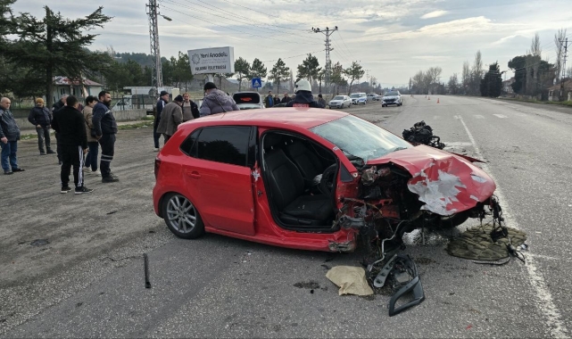 Amasya'da otomobiller kafa kafaya çarpıştı: 7 yaralı