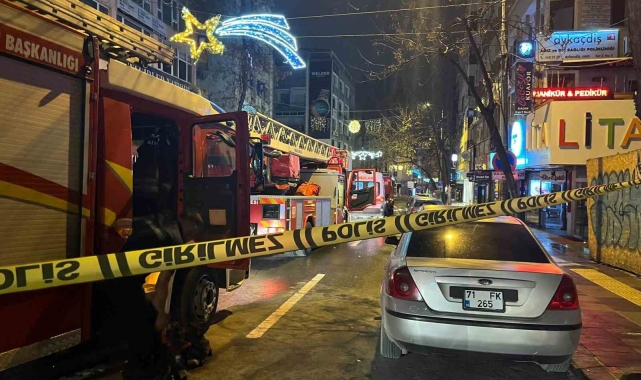 Ankara'da 5 katlı binada korkutan yangın: 3 kişi yaralandı, 6 kişi dumandan etkilendi