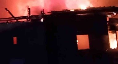 Ankara'da alevlere teslim olan ahşap ev küle döndü