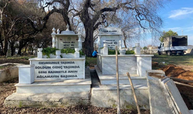 Antalya'da içleri yakan kare: İsmini aldığı ağabeyi ile 5 yaşındayken kaybettiği annesinin yanına defnedildi