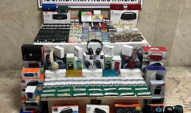 Antalya'da kaçak tütün ve kaçak eşya operasyonu