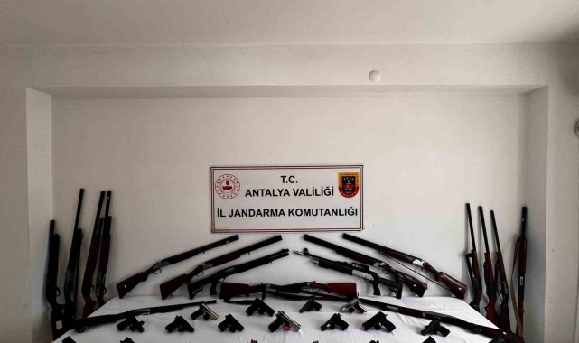 Antalya'da ruhsatsız silah operasyonu: 24 gözaltı