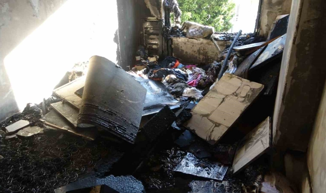 Antalya'da yanan ev kullanılamaz hale geldi