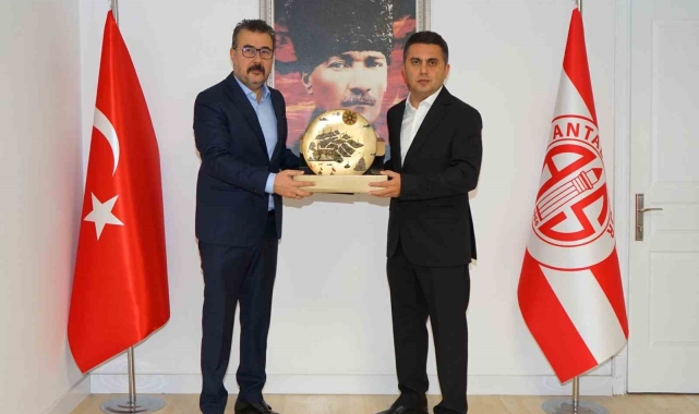 Antalyaspor Kulübü'nde devir teslim gerçekleşti