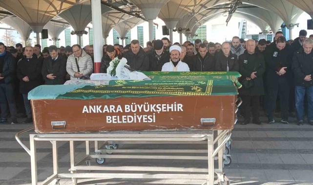 Araçtan atladığı sırada bir başka aracın çarptığı genç kadın son yolculuğuna uğurlandı