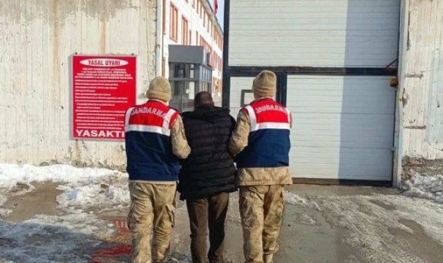 Aranan şahıslar jandarmadan kaçamadı