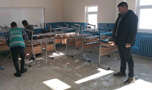 Ardahan'da okulları hükümlüler temizledi