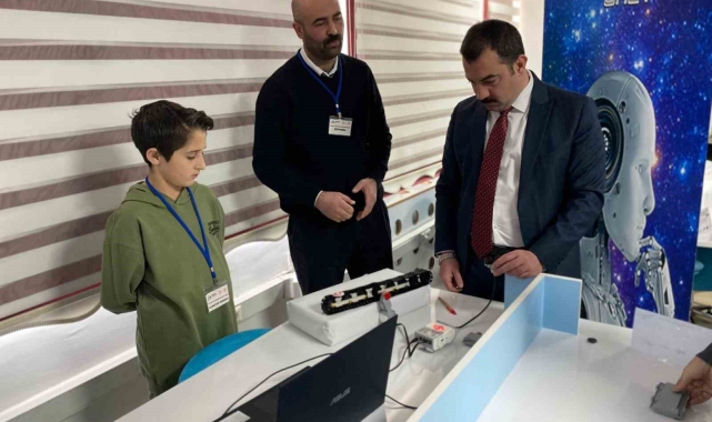 Arpaçay Kaymakamı Akköz, Blok tabanlı kodlama sergisine katıldı